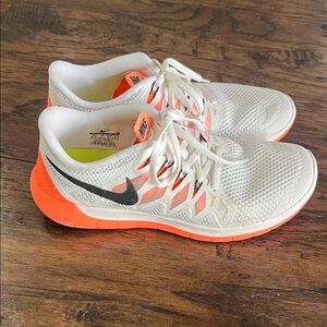 Nike Free 5.0 V2 running shoes woman’s size 9.5 white/orange